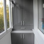 Шафа на балконі